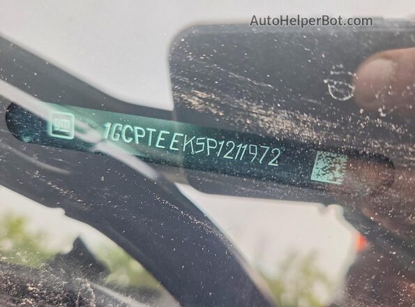 1GCPTEEK5P1211972 2023 CHEVROLET COLORADO Black Widok komory silnika