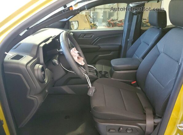 1GCPTEEK7R1108202 2024 CHEVROLET COLORADO Зеленый Вид салона спереди