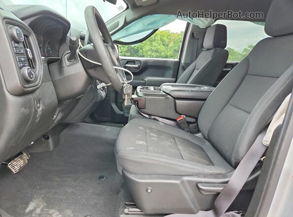 1GCPYBEK7MZ276741 2021 CHEVROLET SILVERADO Серебряный Вид салона спереди