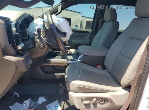 1GCUDGE83PZ285604 2023 CHEVROLET SILVERADO White Widok wnętrza z przodu