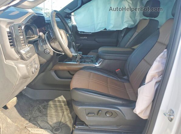 1GCUDJELXRZ295194 2024 CHEVROLET SILVERADO White Front interior view