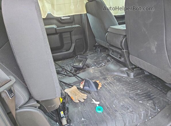 1GCUKAED2TZ298306 2026 CHEVROLET SILVERADO White Vista de los asientos traseros