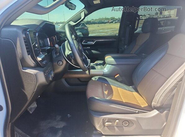 1GCUKJED8TZ182477 2026 CHEVROLET SILVERADO White Вид салону спереду
