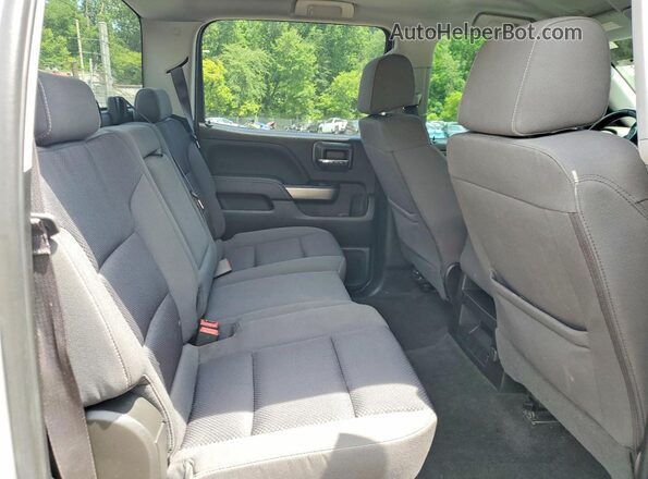 1GCUKREC0JF161983 2018 CHEVROLET SILVERADO Silver Vista de los asientos traseros