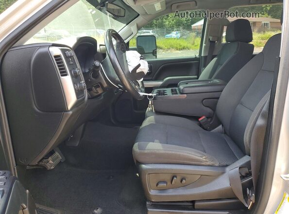 1GCUKREC0JF161983 2018 CHEVROLET SILVERADO Silver Vista interior delantera