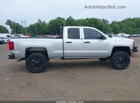 1GCVKPEC8JZ144744 2018 CHEVROLET SILVERADO Silver Вид задньої частини салону