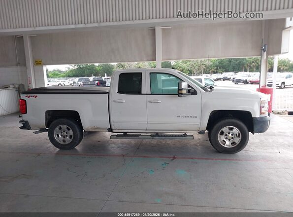 1GCVKREC0JZ283973 2018 CHEVROLET SILVERADO White Vista interior trasera