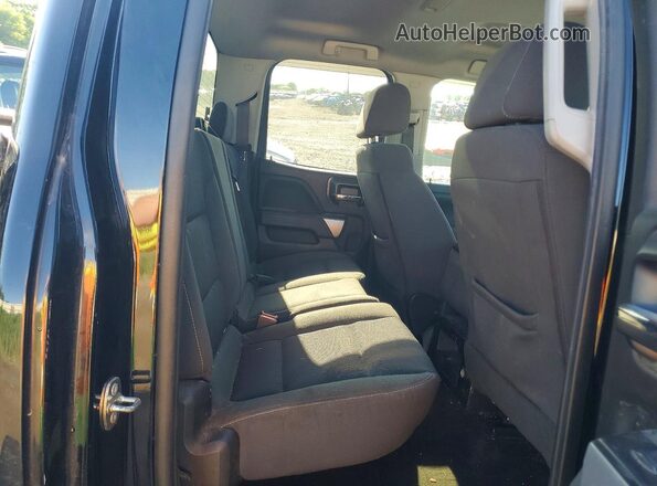 1GCVKREC1JZ146251 2018 CHEVROLET SILVERADO Black Widok tylnych siedzeń