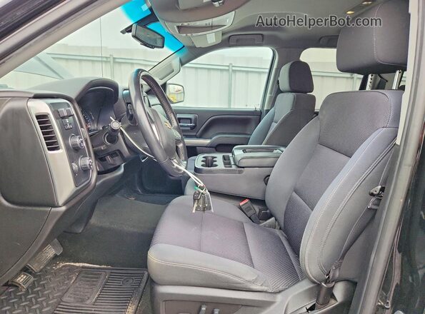 1GCVKREC4JZ371330 2018 CHEVROLET SILVERADO Черный Вид салона спереди