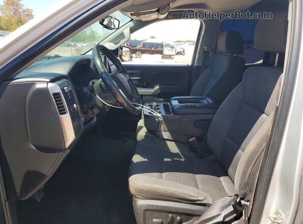 1GCVKREC5HZ194684 2017 CHEVROLET SILVERADO Серебряный Вид салона спереди