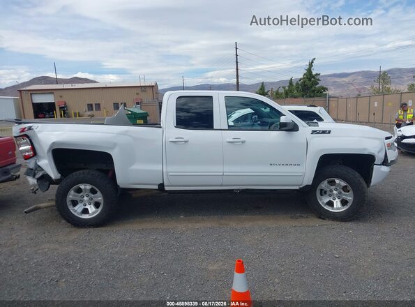 1GCVKREC5JZ166874 2018 CHEVROLET SILVERADO Белый Вид щитка приборов