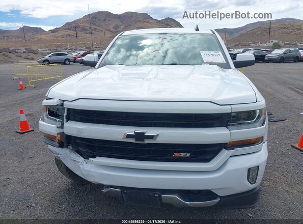 1GCVKREC5JZ166874 2018 CHEVROLET SILVERADO Белый Вид панели приборов