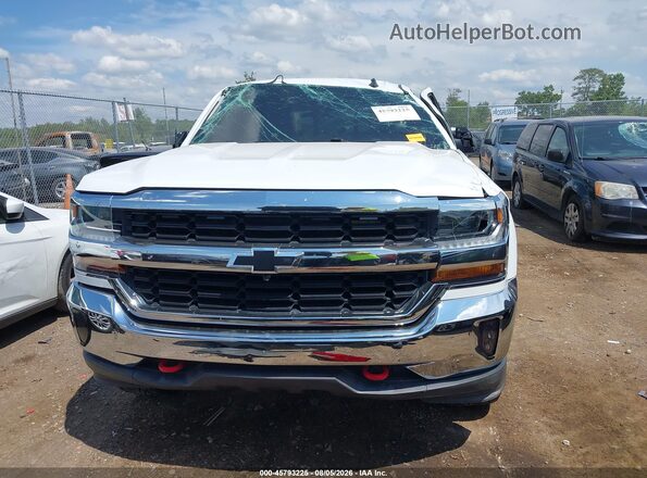 1GCVKREC5JZ332682 2018 CHEVROLET SILVERADO White Vista del salpicadero