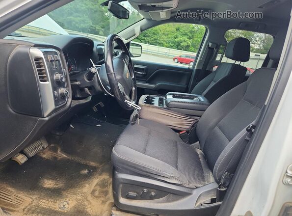 1GCVKREC6JZ340435 2018 CHEVROLET SILVERADO White Vista interior delantera