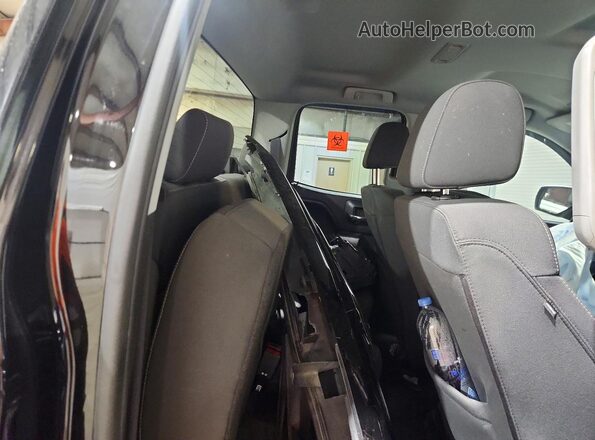 1GCVKREC7GZ252972 2016 CHEVROLET SILVERADO Black Widok tylnych siedzeń