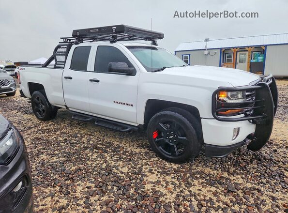 1GCVKREC9JZ216630 2018 CHEVROLET SILVERADO Белый Передняя правая четверть