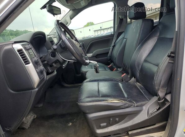 1GCVKREC9JZ260272 2018 CHEVROLET SILVERADO Silver Front interior view