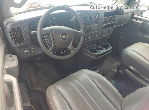 1GCWGAF74S1146608 2025 CHEVROLET EXPRESS Белый Вид панели приборов