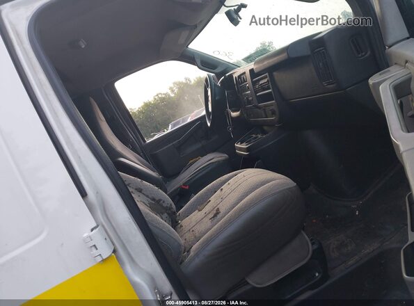 1GCWGAFF1G1178656 2016 CHEVROLET EXPRESS White Սալոնի դիմացի տեսք