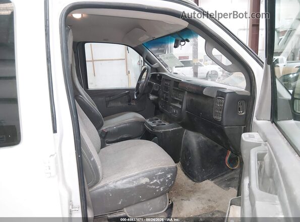 1GCWGAFF1G1290678 2016 CHEVROLET EXPRESS White Սալոնի դիմացի տեսք