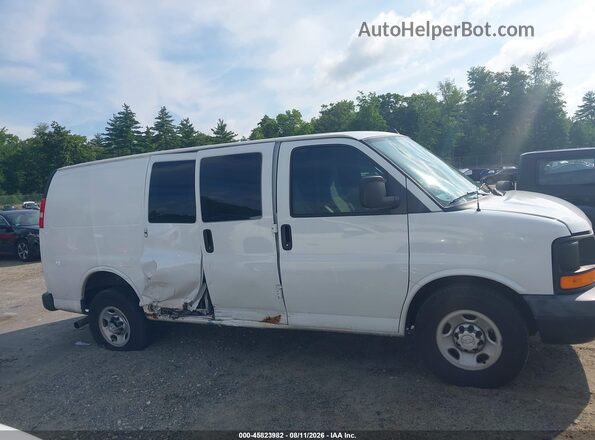 1GCWGAFF8G1335423 2016 CHEVROLET EXPRESS White Widok z przodu