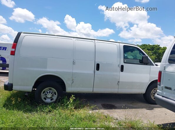 1GCWGAFG0J1333553 2018 CHEVROLET EXPRESS White 360 interior view