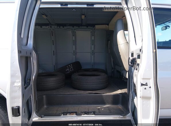 1GCWGAFG1J1277185 2018 CHEVROLET EXPRESS Silver Widok naklejki z numerem VIN