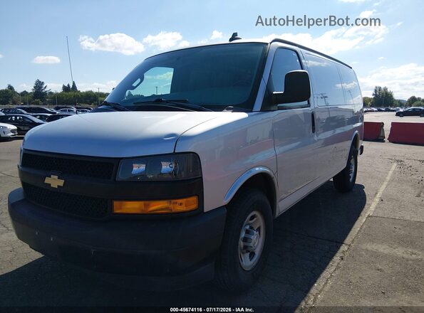 1GCWGAFG1J1277185 2018 CHEVROLET EXPRESS Silver Przód lewy