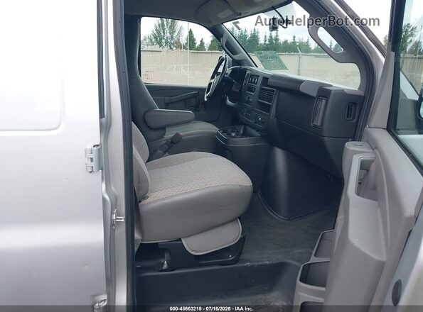 1GCWGAFG1J1288848 2018 CHEVROLET EXPRESS Silver Vista interior delantera