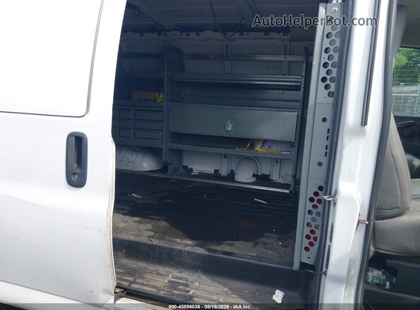 1GCWGAFG1L1253875 2020 CHEVROLET EXPRESS White Widok naklejki z numerem VIN