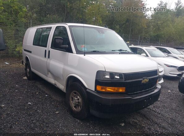 1GCWGAFG1L1253875 2020 CHEVROLET EXPRESS White Widok z przodu