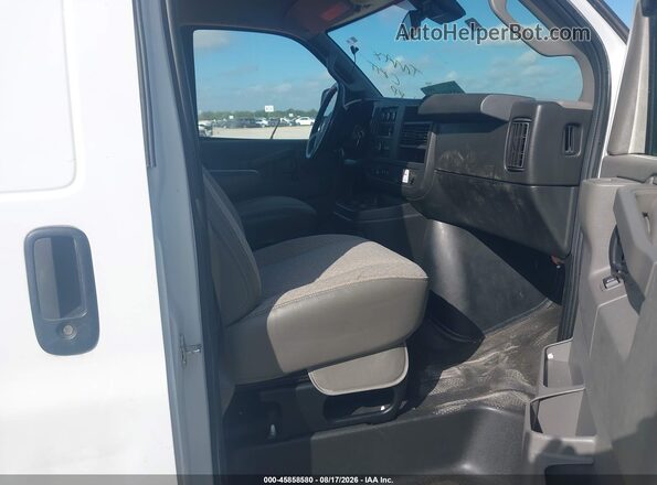 1GCWGAFG5L1252907 2020 CHEVROLET EXPRESS White Вид салону спереду