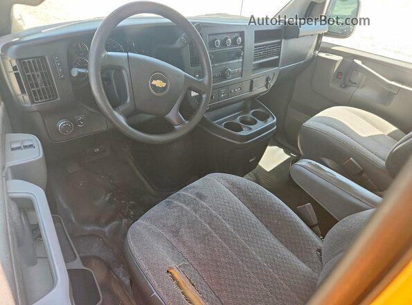 1GCWGAFP0K1337829 2019 CHEVROLET EXPRESS Yellow წინა პანელის ხედი
