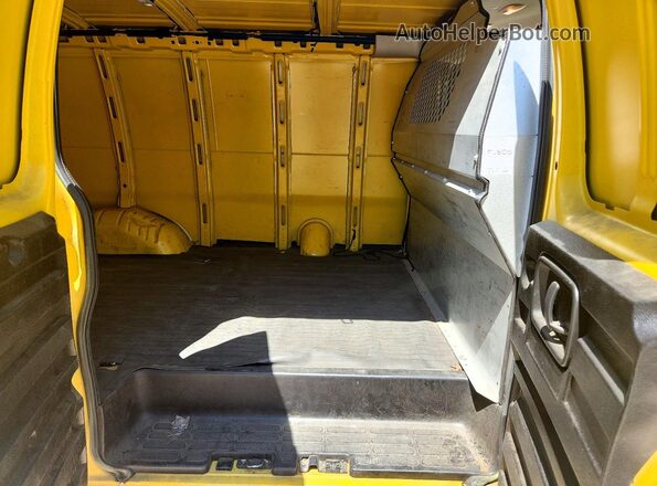 1GCWGAFP0K1337829 2019 CHEVROLET EXPRESS Yellow უკანა სავარძლების ხედი