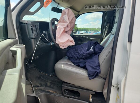 1GCWGAFP1J1197823 2018 CHEVROLET EXPRESS White Vista interior delantera