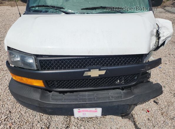 1GCWGAFP1J1197823 2018 CHEVROLET EXPRESS White Vista del compartimento del motor