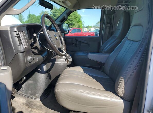 1GCWGAFP1M1257118 2021 CHEVROLET EXPRESS White Вид салону спереду