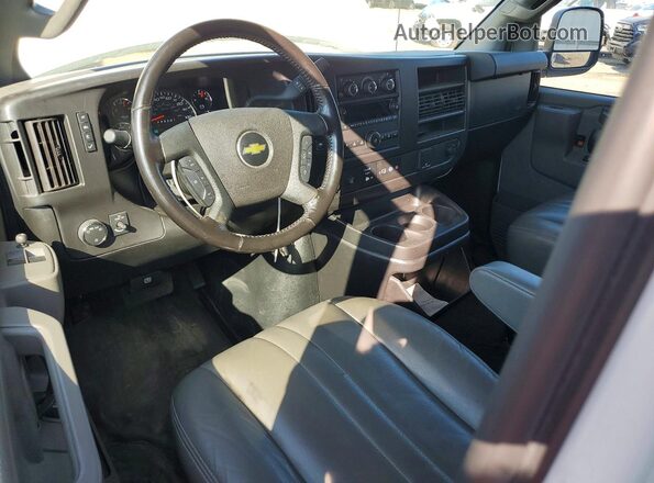 1GCWGAFP1M1257118 2021 CHEVROLET EXPRESS White Вид панелі приладів