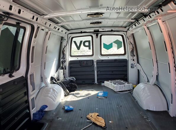 1GCWGAFP1R1250161 2024 CHEVROLET EXPRESS White უკანა სავარძლების ხედი