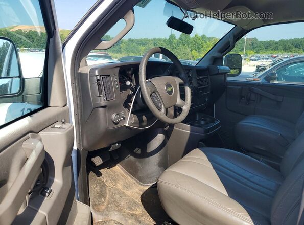 1GCWGAFP1R1250161 2024 CHEVROLET EXPRESS White წინა პანელის ხედი