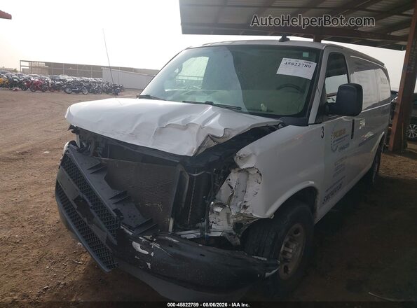1GCWGAFP2N1202324 2022 CHEVROLET EXPRESS White Դիմացի տեսք
