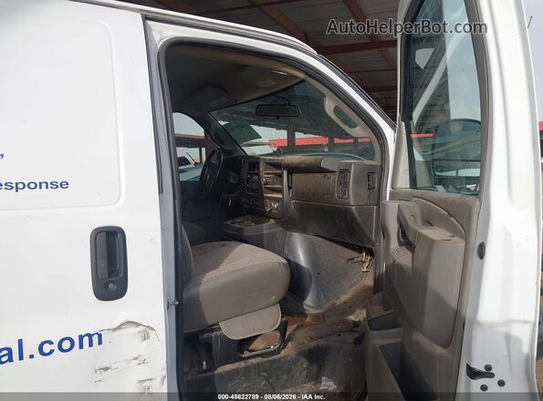 1GCWGAFP2N1202324 2022 CHEVROLET EXPRESS White Սալոնի դիմացի տեսք