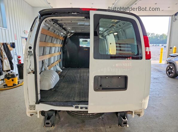 1GCWGAFP2S1160202 2025 CHEVROLET EXPRESS White უკანა ხედი