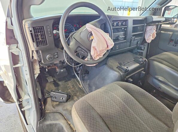 1GCWGAFP2S1160202 2025 CHEVROLET EXPRESS White წინა პანელის ხედი