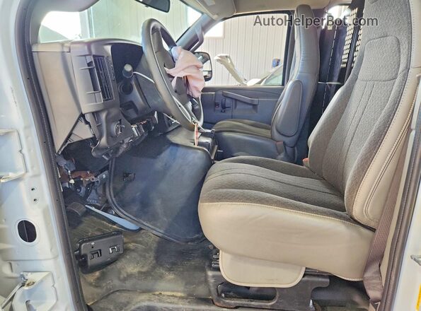 1GCWGAFP2S1160202 2025 CHEVROLET EXPRESS White წინა სალონის ხედი