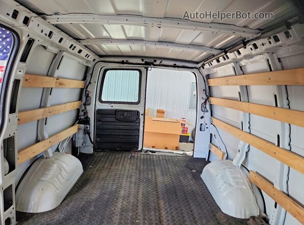 1GCWGAFP2S1160202 2025 CHEVROLET EXPRESS White უკანა სავარძლების ხედი