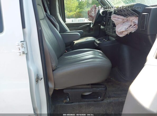 1GCWGAFP4N1226530 2022 CHEVROLET EXPRESS White Front interior view
