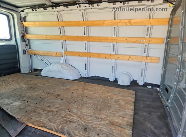 1GCWGAFP5R1210374 2024 CHEVROLET EXPRESS White Vista interior trasera
