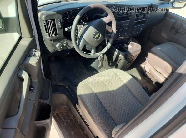 1GCWGAFP5R1210374 2024 CHEVROLET EXPRESS White Vista del salpicadero