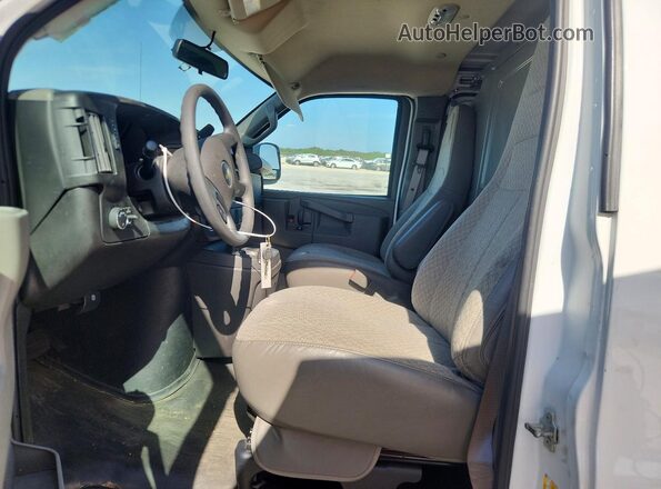 1GCWGAFP5R1210374 2024 CHEVROLET EXPRESS White Vista interior delantera